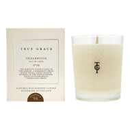 True Grace Geurkaars - Classic Candle - Village - Cedarwood